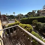 Flora Hotel 2*
