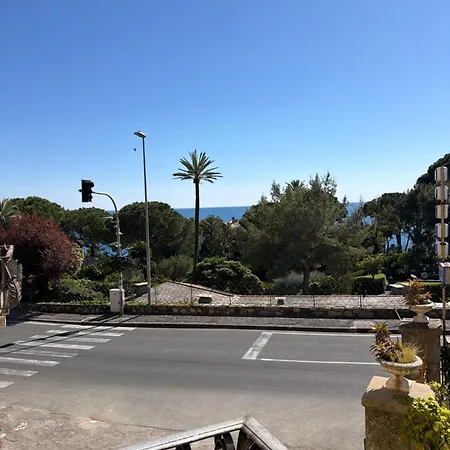 Hotell Flora 2*