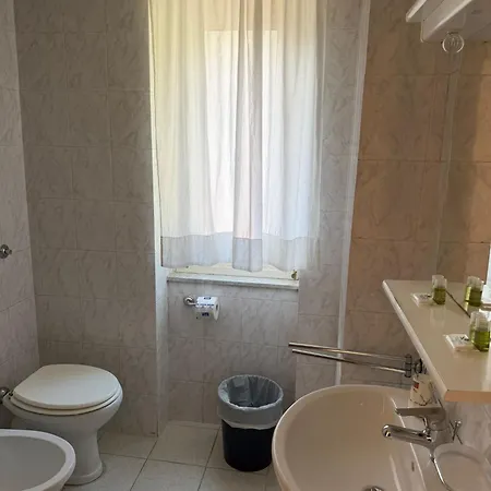 Flora Hotel 2*