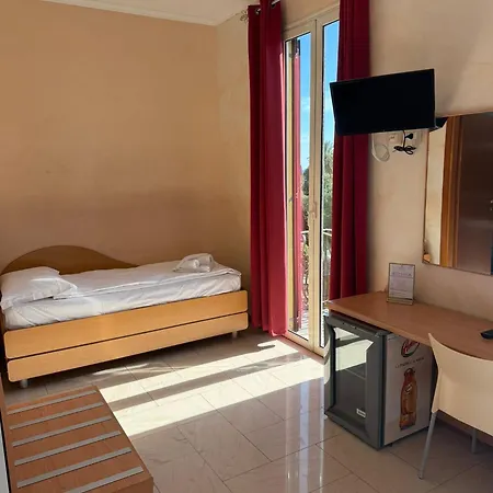Hotel Flora 2*