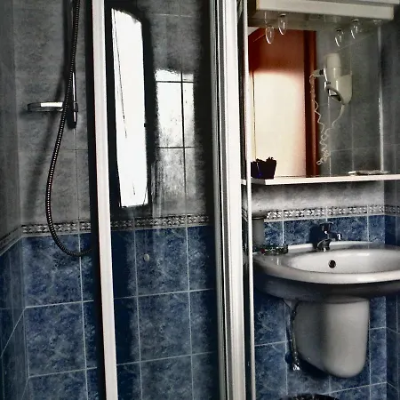 Hotell Flora 2*